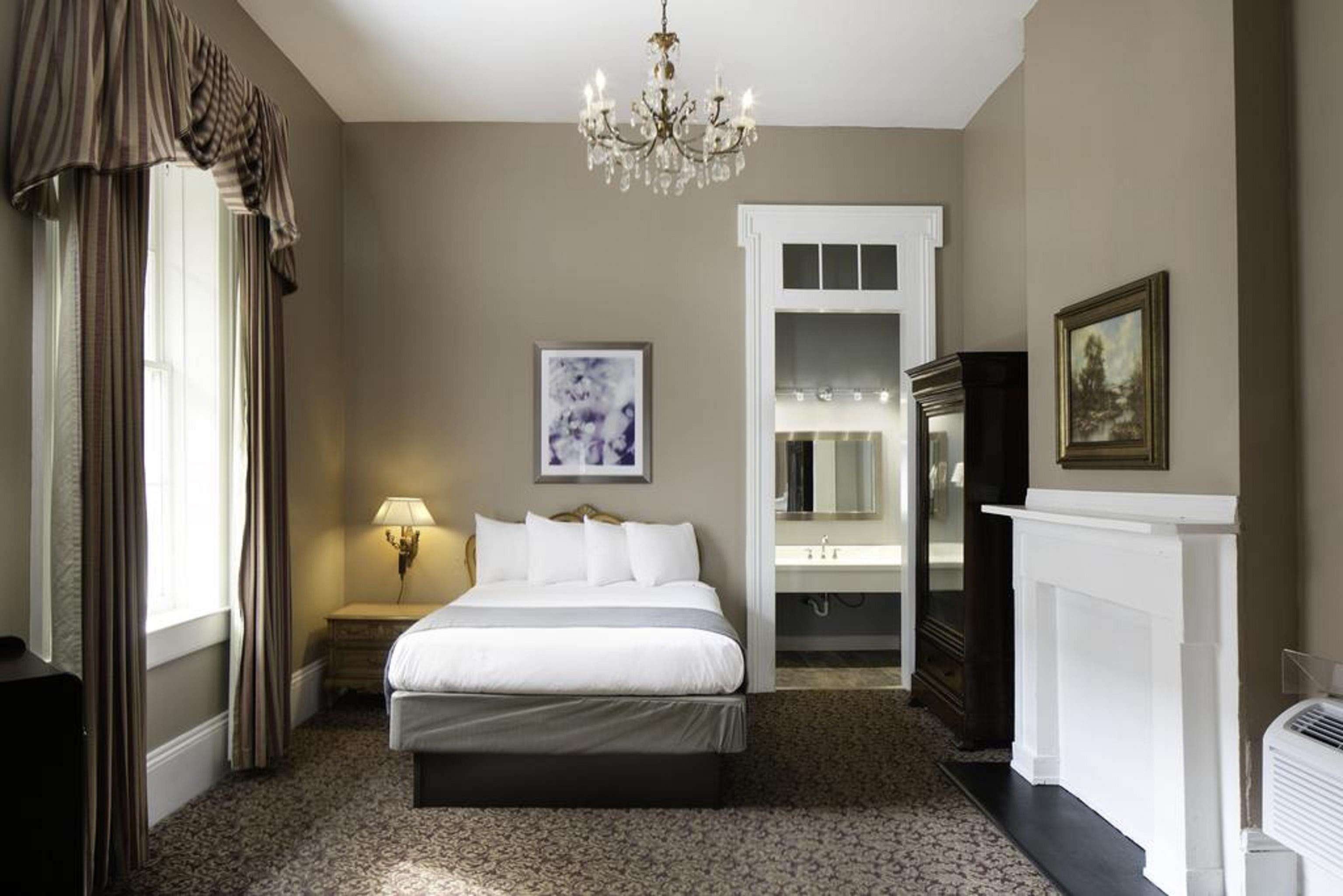 Maison St. Charles Hotel 3*