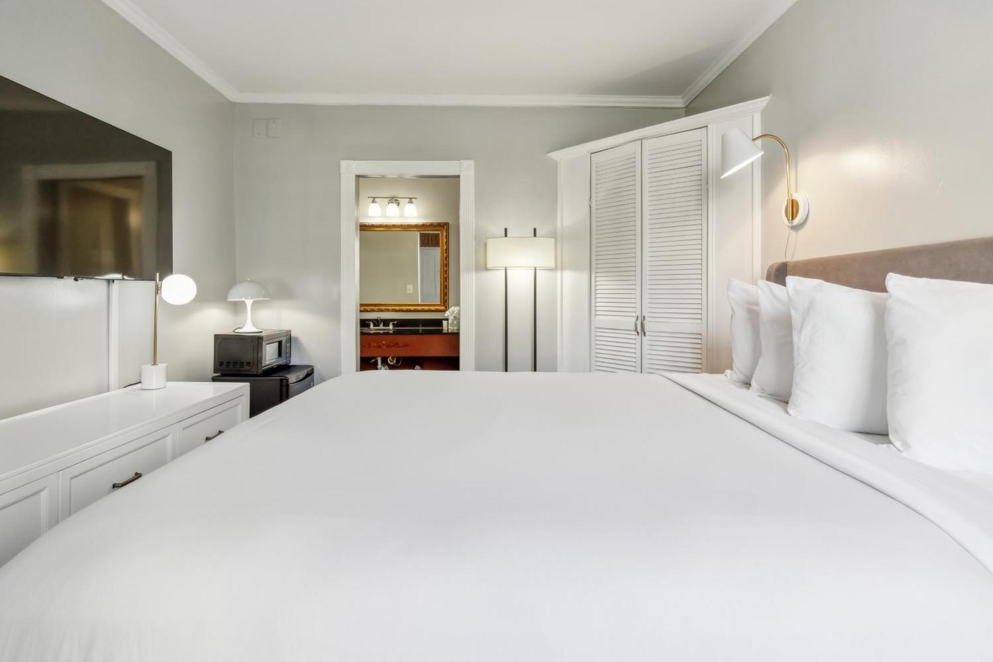 Maison St. Charles Hotel