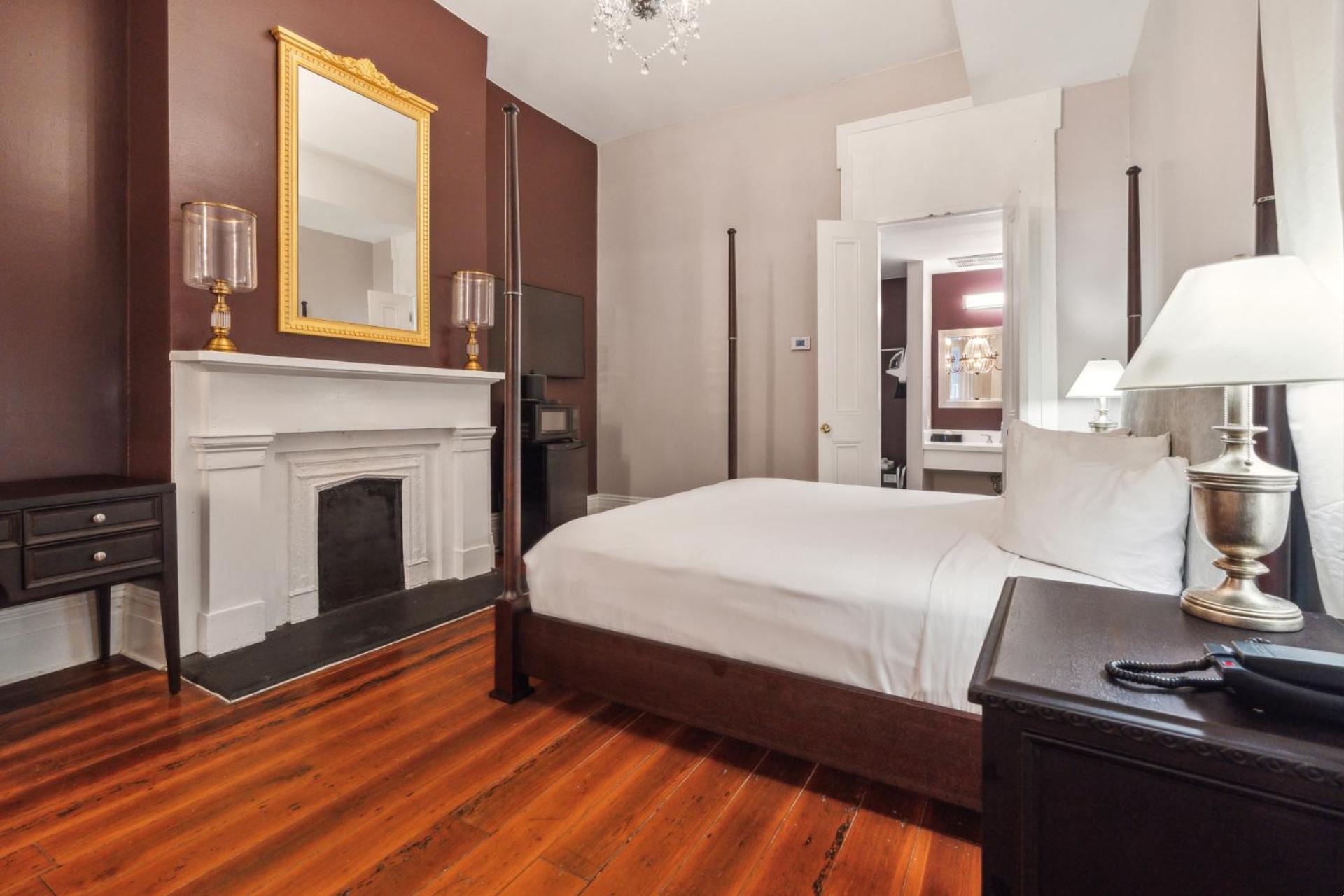 Maison St. Charles Hotel 3*